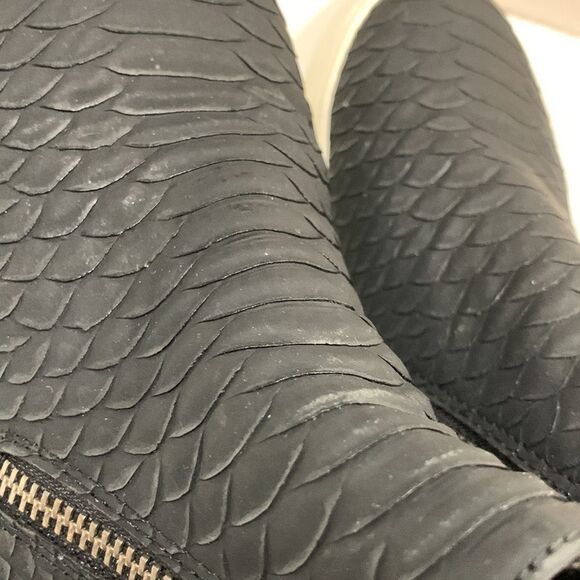 Coconuts by Matisse Size 6.5 black booties - Picture 7 of 9